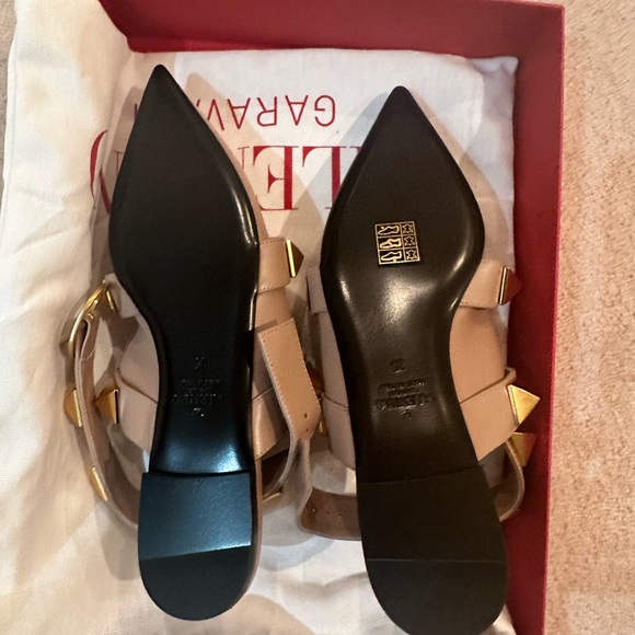 Authentic Brand New Valentino Garavani Taupe Leather Roman Stud Ballet Flats - Picture 5 of 9